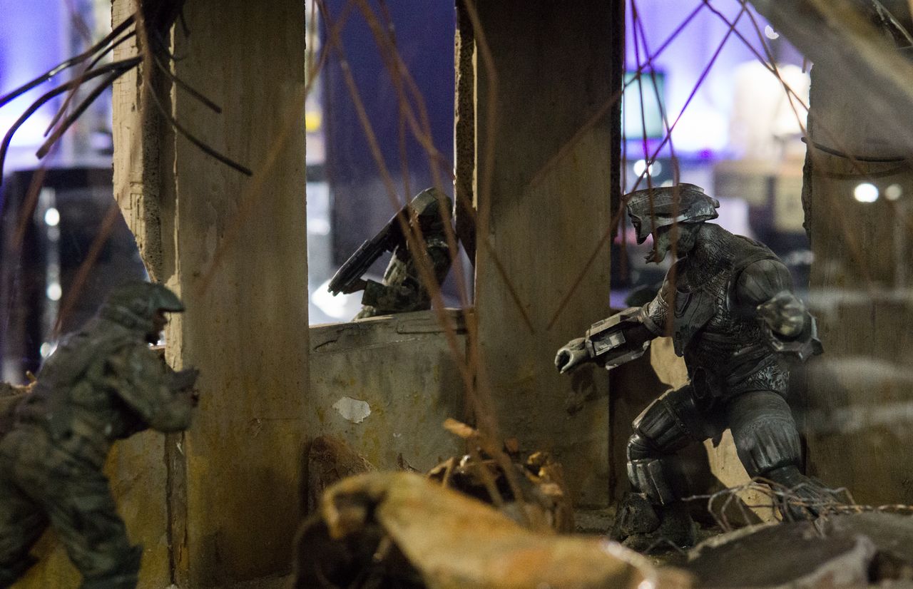 The museum has a piece of the diorama used for the Halo 3 "Believe" TV ad campaign. It was apparently huge: Bungie still has the centerpiece with Master Chief, while the rest of the diorama is at the main Xbox studio. 343 doesn't have room for all of it.