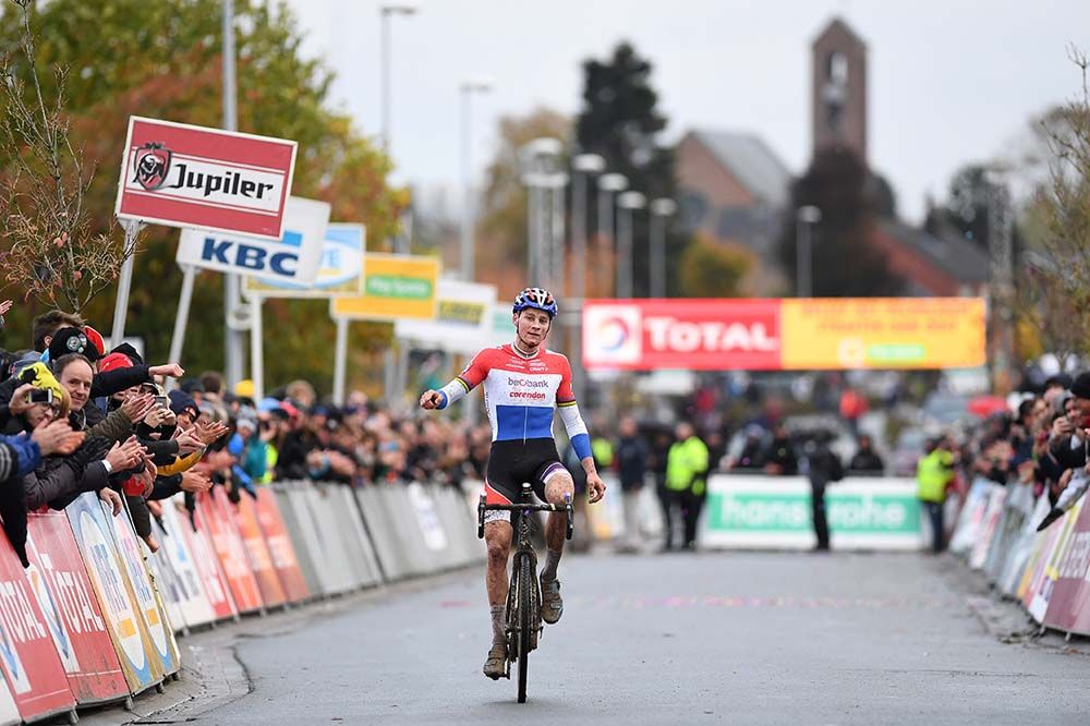 Here comes Mathieu Van der Poel (Beobank-Corendon)