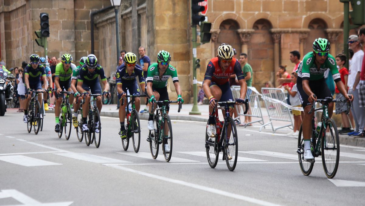 The main breakaway was initially formed by 20 riders, but lost units as the kilometres went by. Movistar Team chose not to cooperate as it was leading the bunch, something that caused a bad mood in the group.
