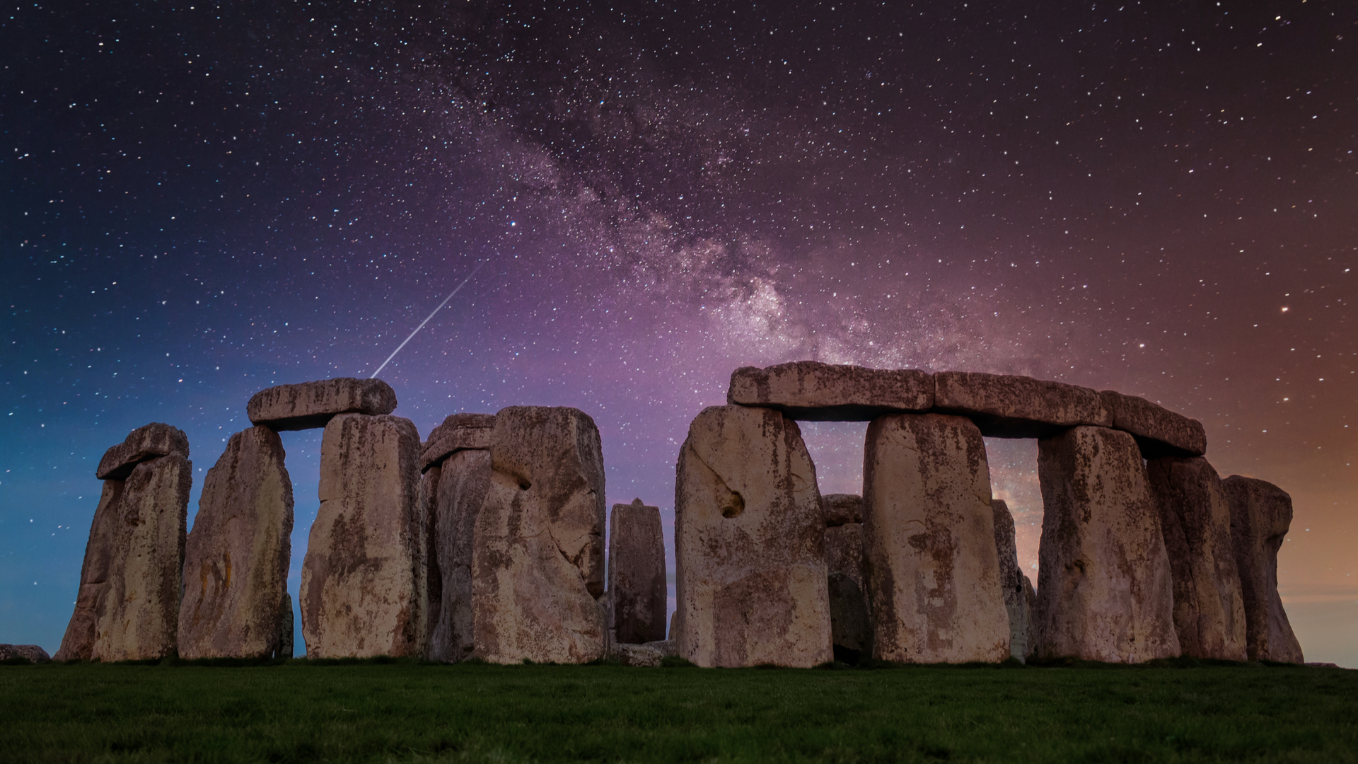 Foto Bima Sakti di belakang Stonehenge