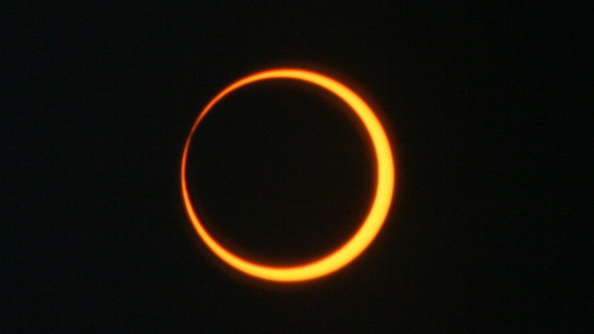Новолуние в октябре принесет нам солнечное затмение в виде «огненного кольца».
