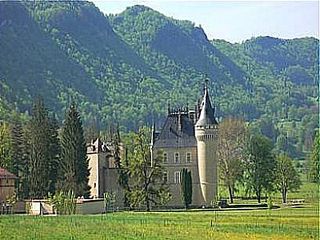 Stuning French 34-bedroom chateau