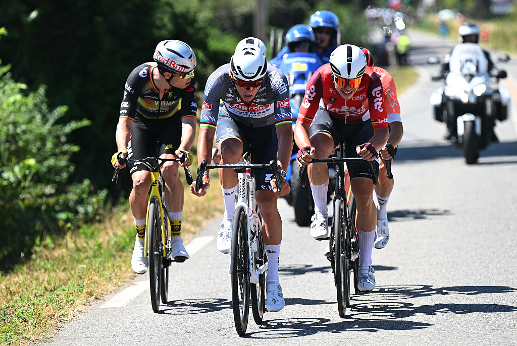 Tour de France stage 11 LIVE - Van der Poel and Van Aert in the break on fast and furious day