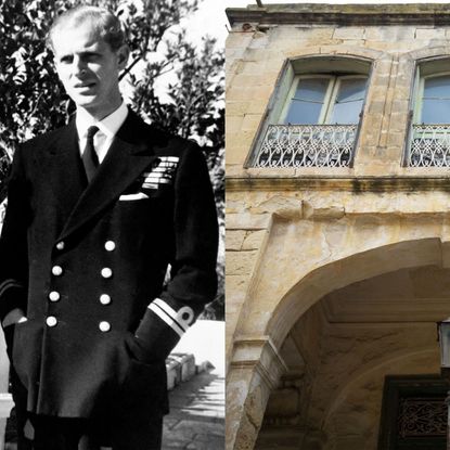 Uniform, Suit, Official, Formal wear, Architecture, Military uniform, House, Building,