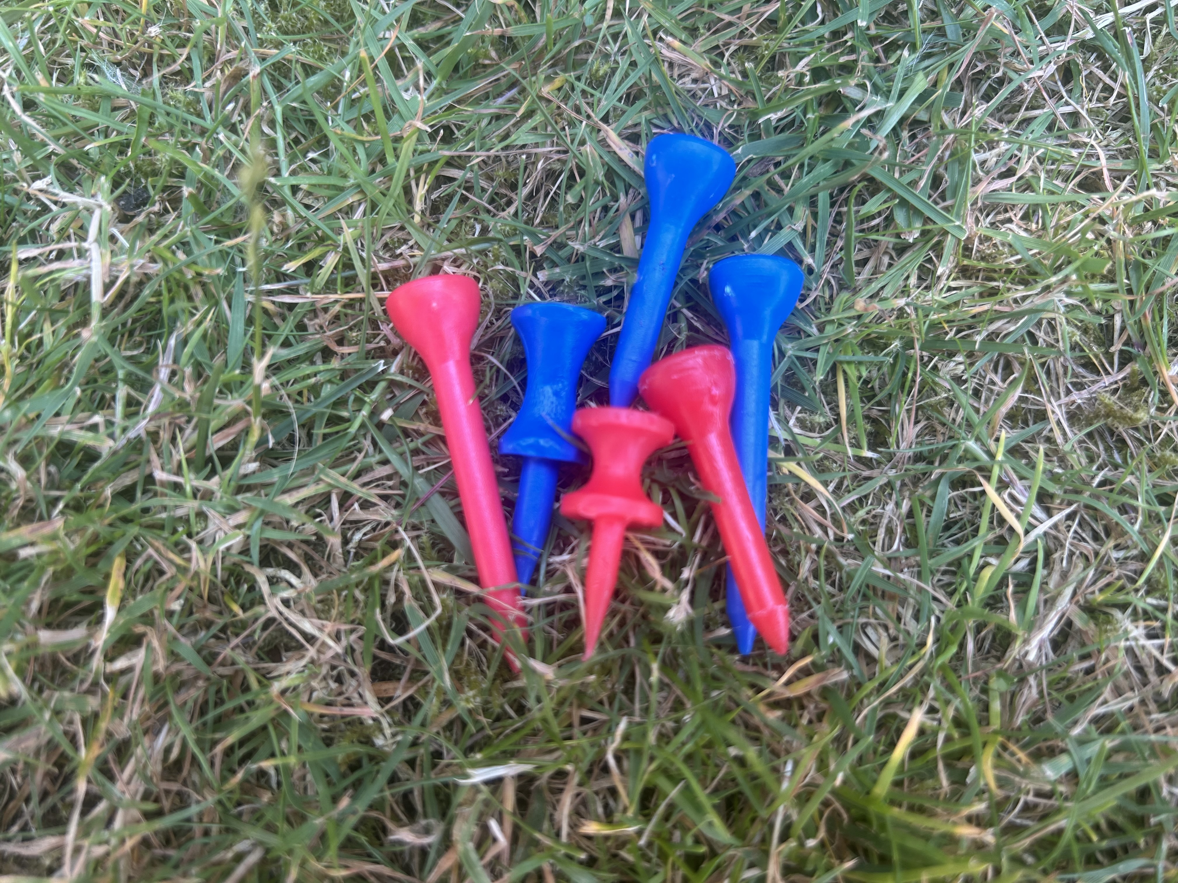 Plastic golf tees of different colors