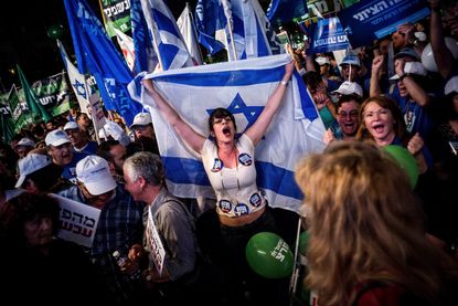 Israelis rally against Netanyahu before tight election