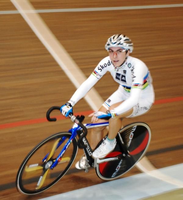 Giorgia Bronzini (Italy) claimed the women's points race crown
