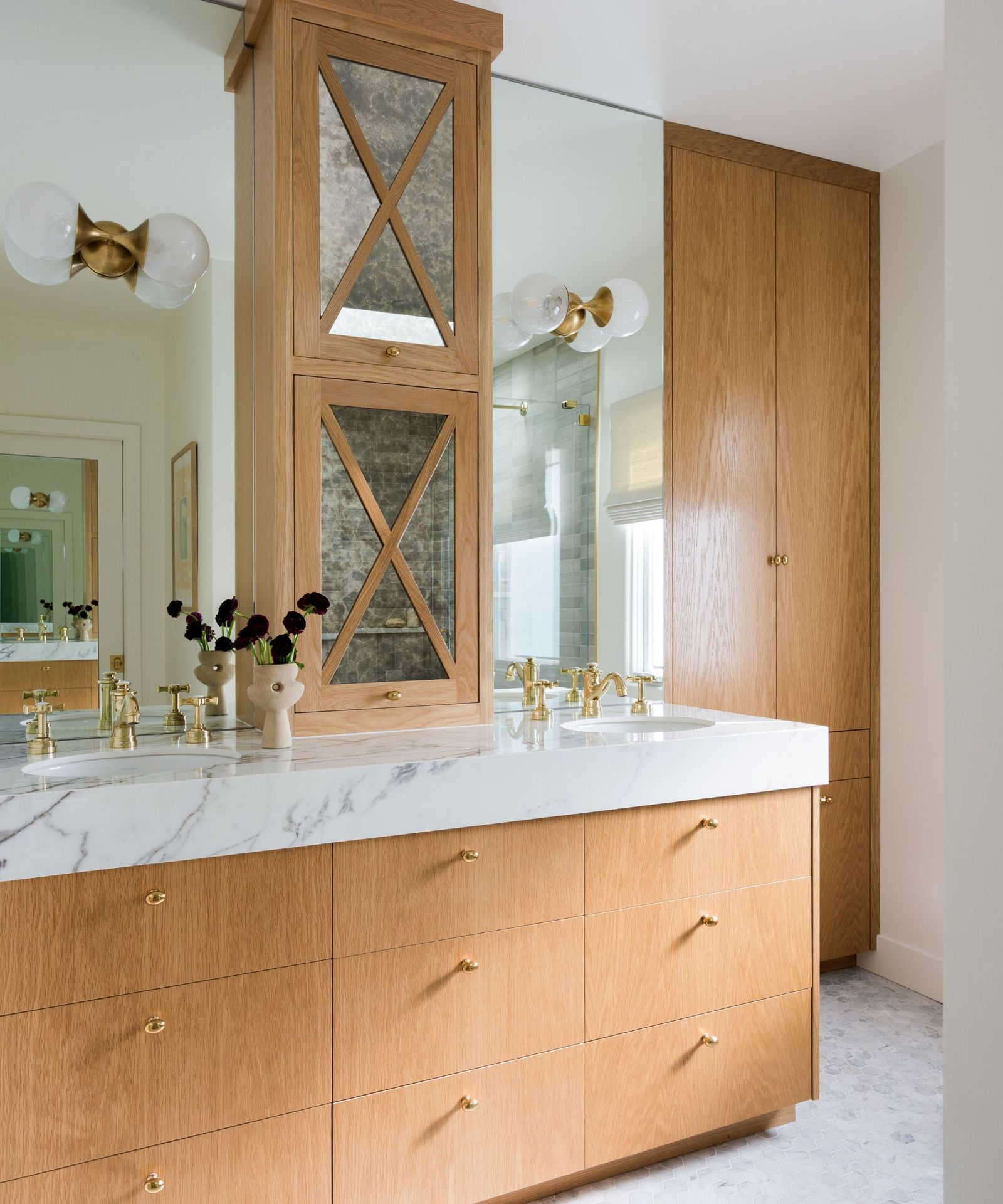 10 things people with nice-smelling bathrooms always do