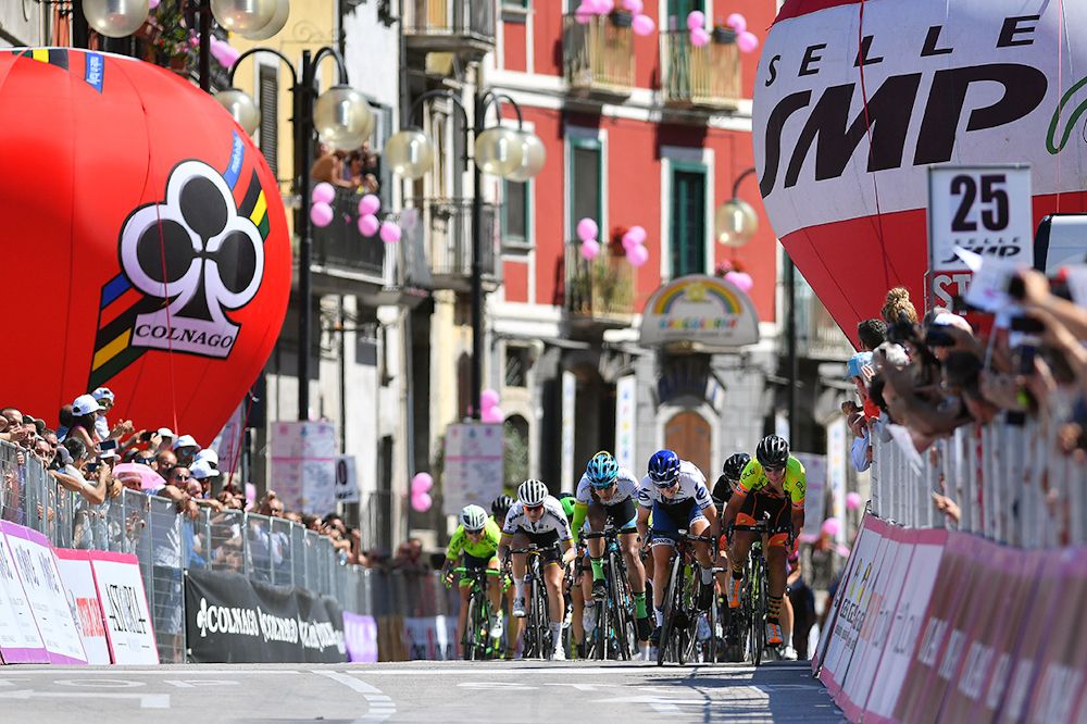 The peloton approaches the line during stage 9 at the Giro Rosa
