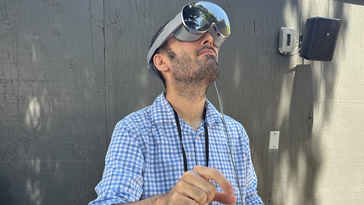 Michael Hicks testing Android XR on Samsung Project Moohan at Google I/O 2025