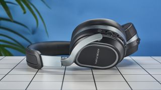 Photograph of the Turtle Beach Stealth 700 Gen 3 gaming headset