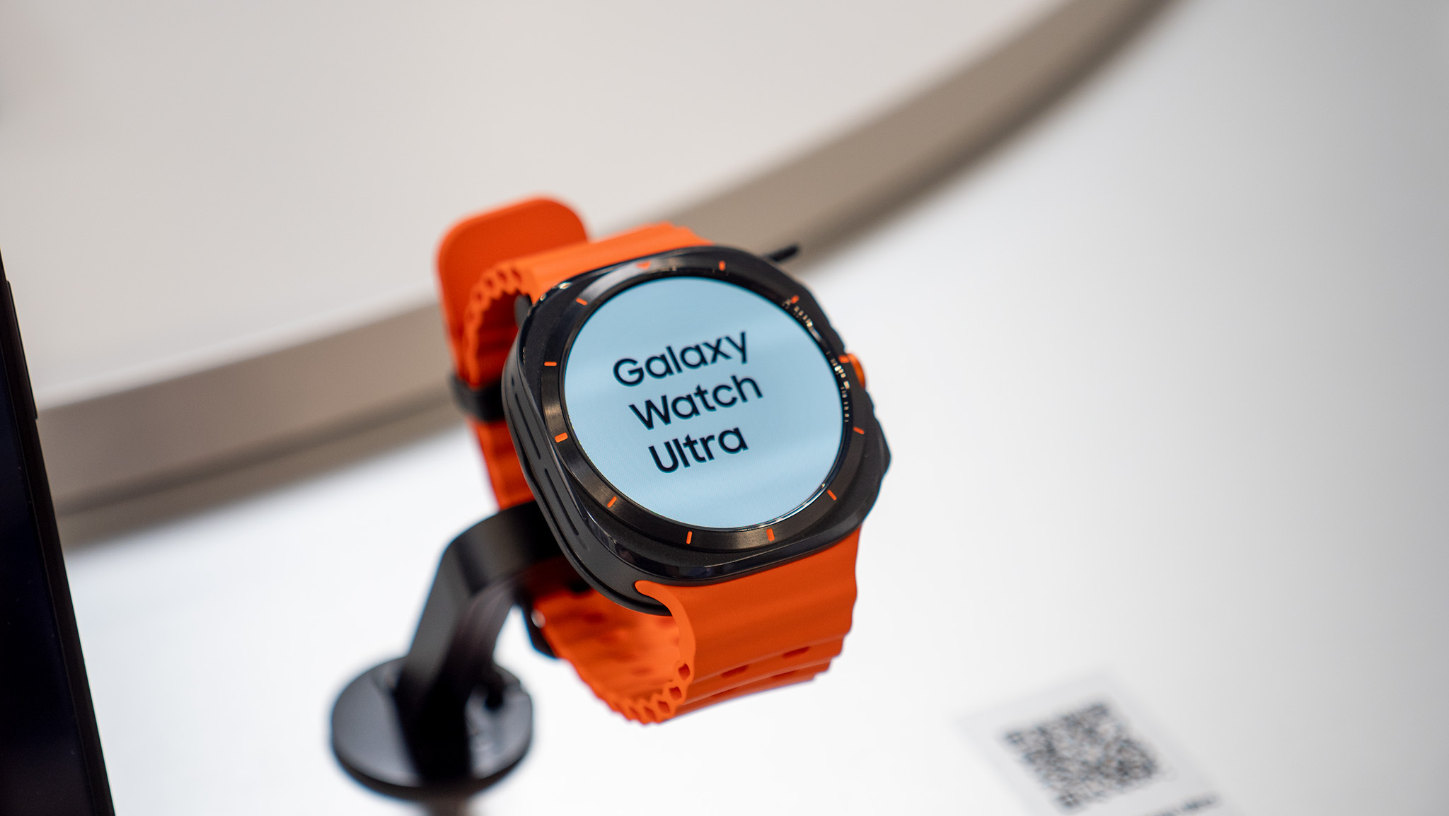 Лучшие защитные пленки для экрана Samsung Galaxy Watch Ultra 2024 года