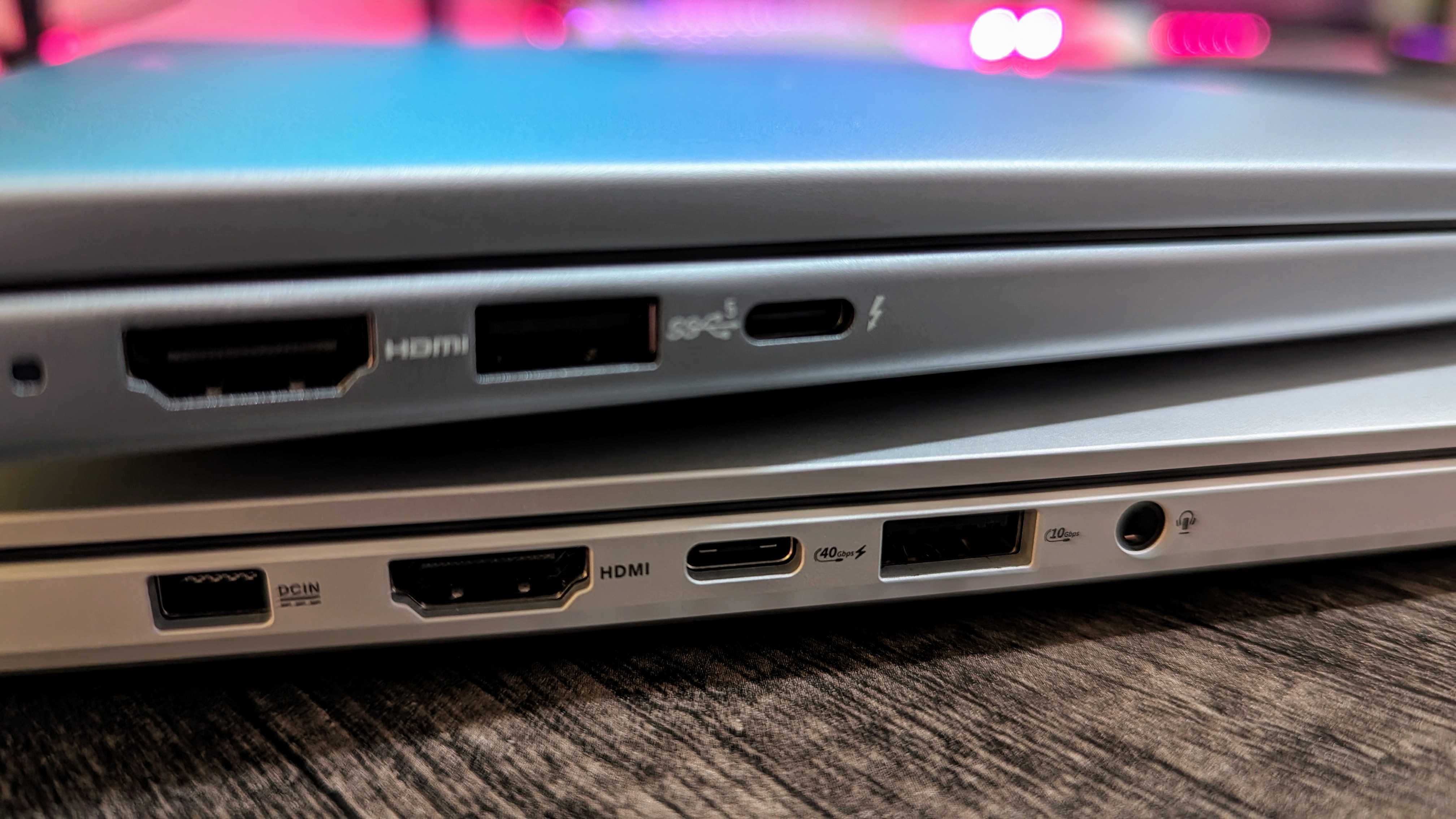 Image of a UGREEN Thunderbolt 4 dock and the ASUS ROG Zephyrus G14 (2024) with a USB4 port.