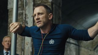 Daniel Craig takes a break during his exercises in Skyfall.