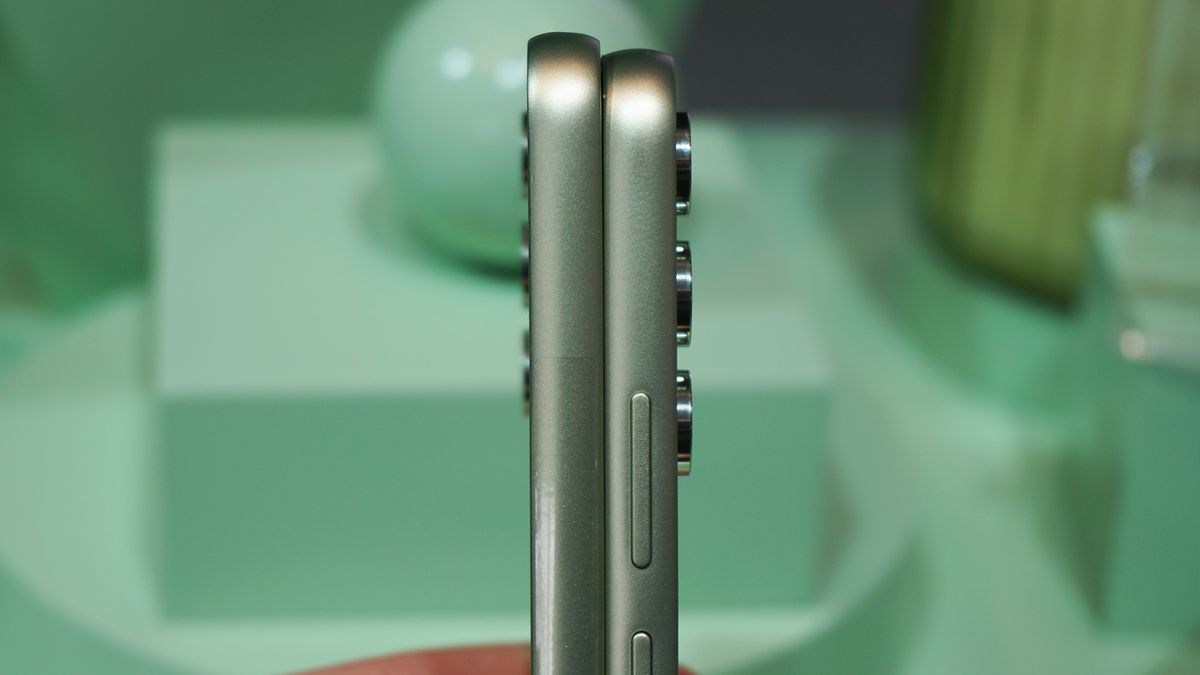 Samsung Galaxy A54 hands-on A34 green side closeup