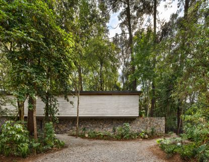 Casa El Pinar's mysterious blind concrete frontage 