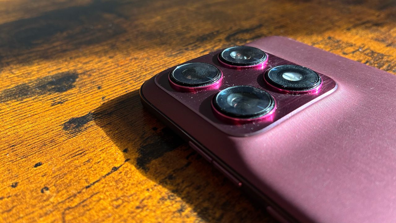 Motorola Edge 70 Pro: Design