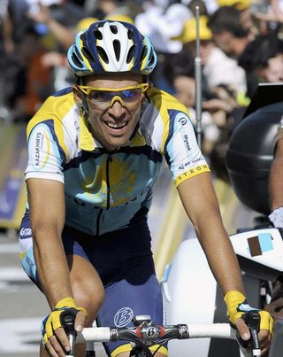 Alberto Contador (Astana) riders into second place on general classification.