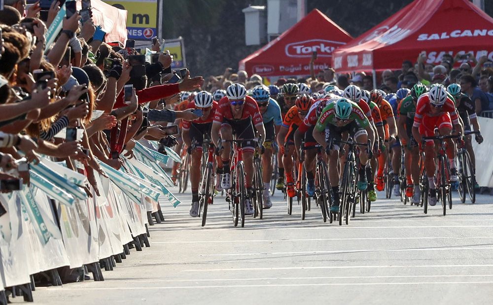 Sam Bennett (Bora-Hansgrohe) fought for position and then hit the front early