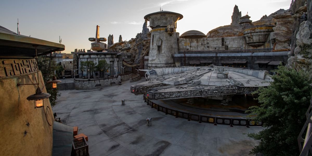 Millennium Falcon at Star Wars: Galaxy&#039;s Edge