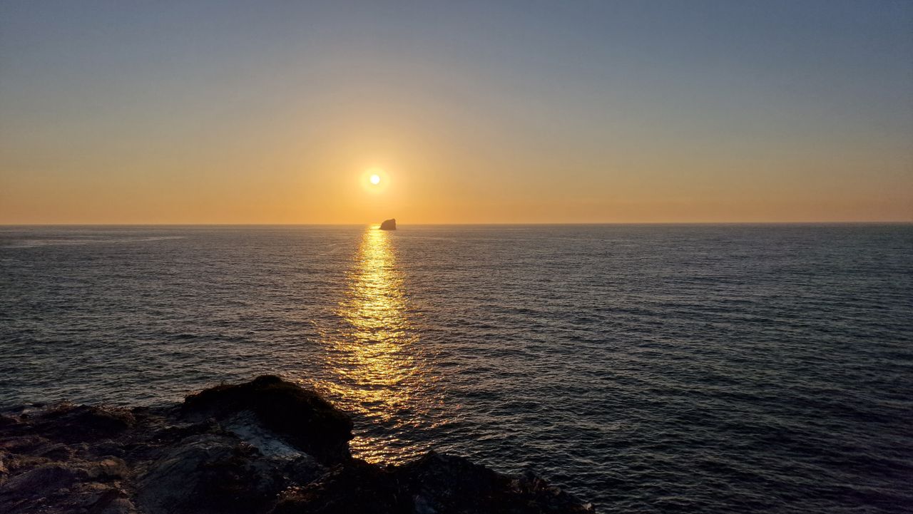 Samsung Galaxy S22 Ultra sample shot of a sunset at sea