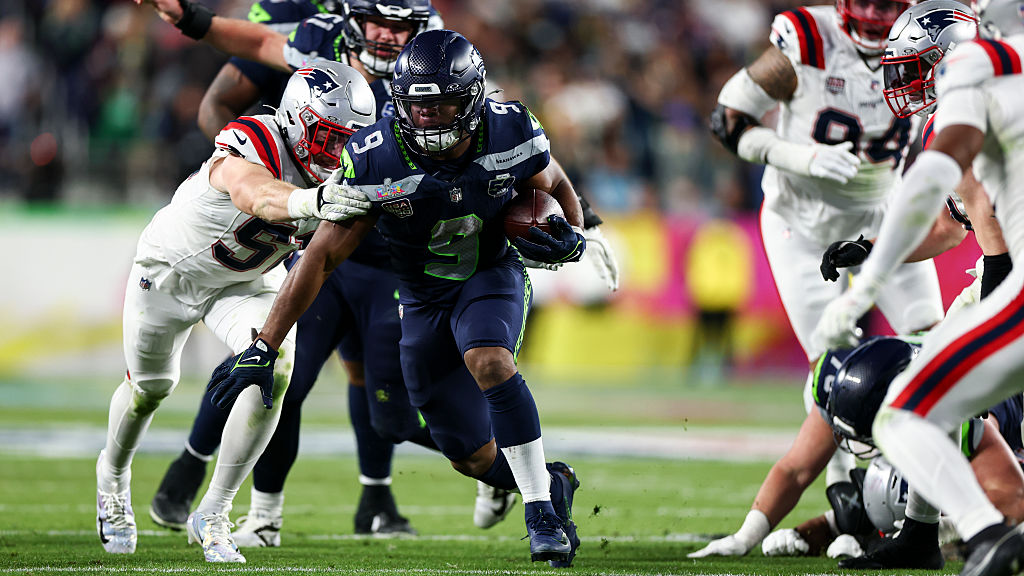 SANTA CLARA, CALIFORNIA - FEBRUARY 8: Kenneth Walker III #9 of the Seattle Seahawks runs the ball during the fourth quarter of the NFL Super Bowl LX football game against the New England Patriots, at Levi's Stadium on February 8, 2026 in Santa Clara, California. (Photo by Kevin Sabitus/Getty Images)