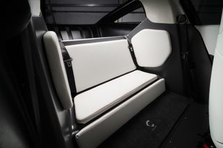 A removable rear bench adds +2 capability