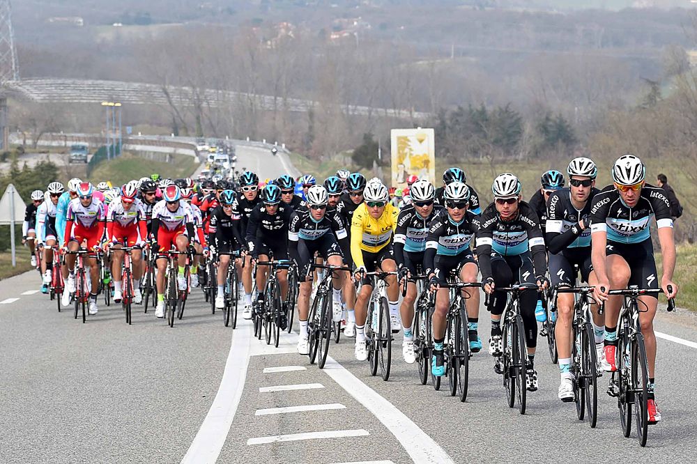 Etixx-QuickStep leads the peloton during stage 5