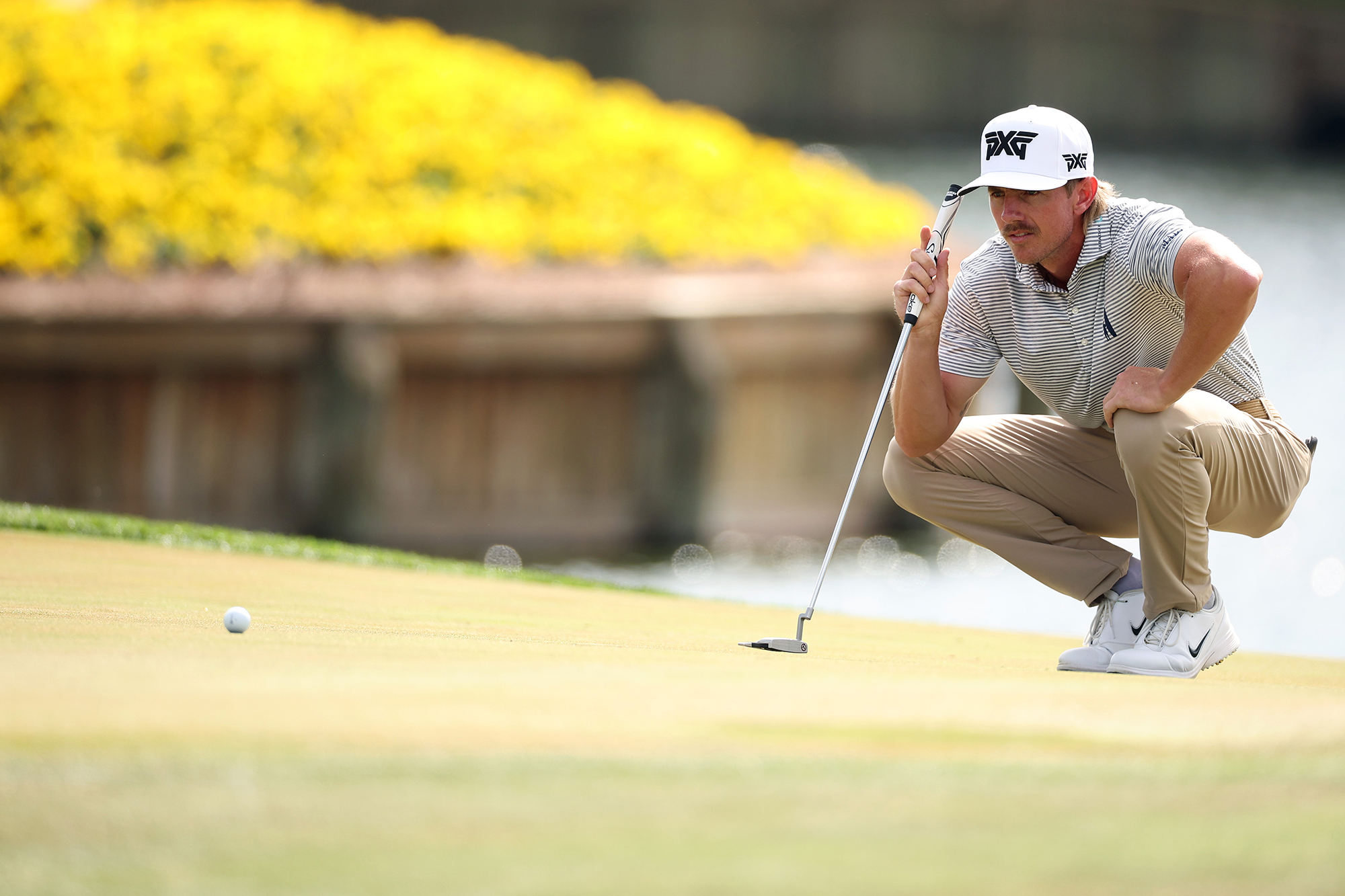Jake Knapp reading a putt on the green
