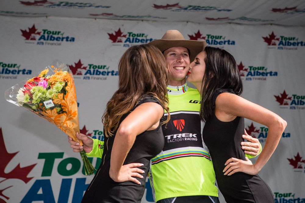 Bauke Mollema (Trek) gets his final podium kisses for the overall win