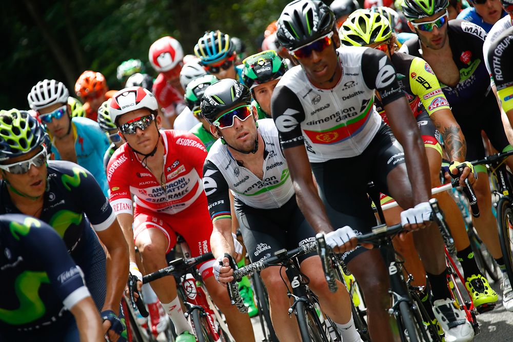 Mark Cavendish waits in the peloton during stage 2 at Giro della Toscana