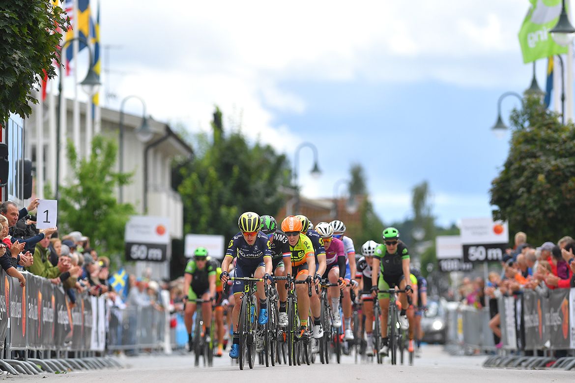 Amanda Spratt sits on the front of the peloton