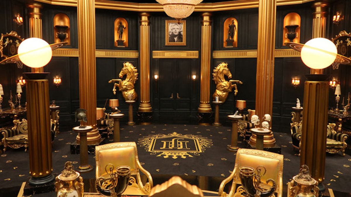 Billionaire Herman Judd's quarters on the Avenue 5.
