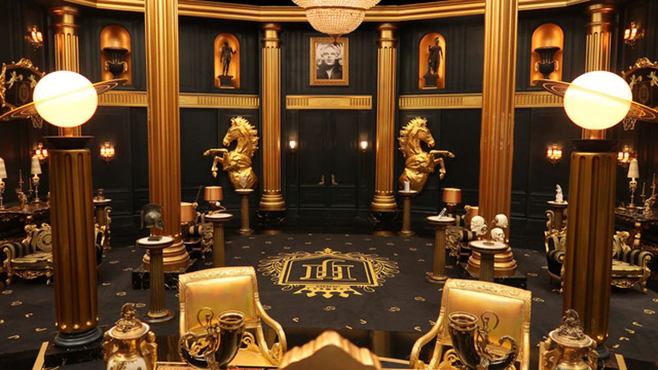 Billionaire Herman Judd's quarters on the Avenue 5.