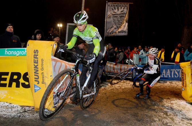 Sven Vanthourenhout (Crelan - AA Drink Team) cornering