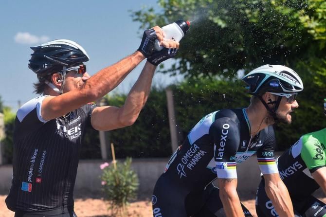 Fabian Cancellara (Trek) helps keep Tom Boonen (Omega Pharma-Quick Step) cool
