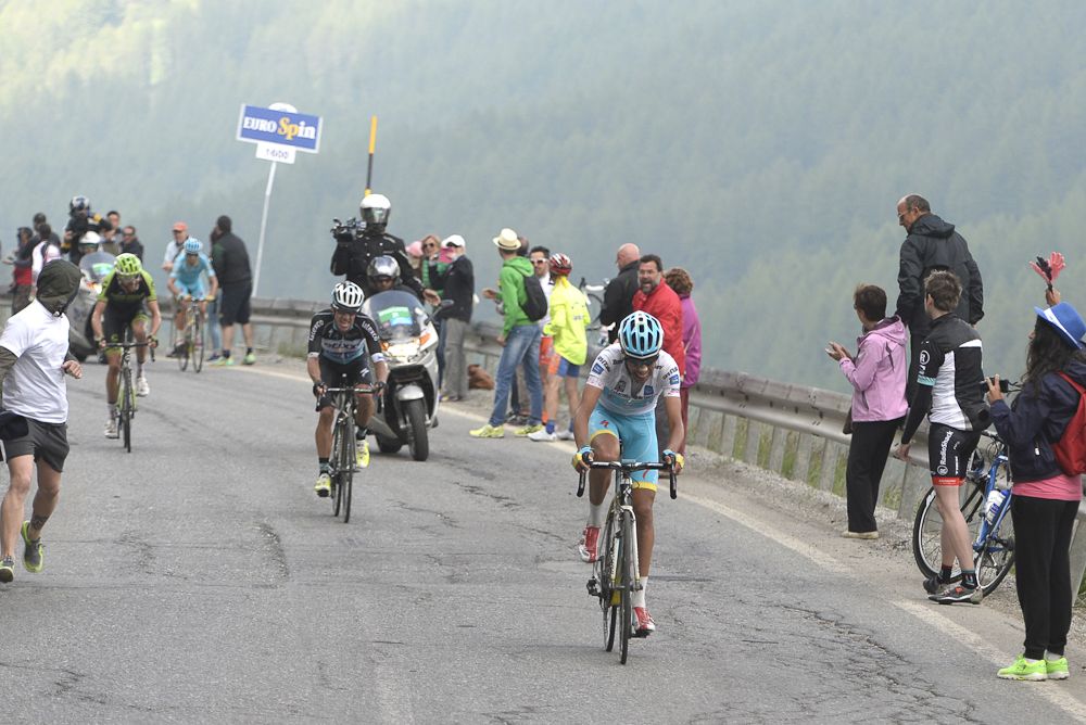 Aru drops Uran and Hesjedal.
