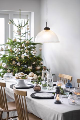 Christmas tree decorating ideas: Garden trading Christmas dining room