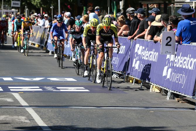 Mitchelton-Scott&rsquo;s Luke Durbridge leads the elite men&rsquo;s road race with two laps to go