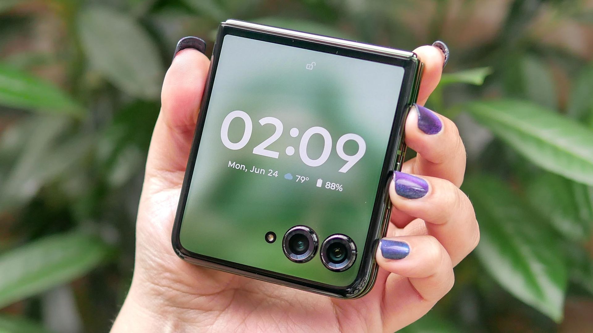 Motorola Razr 2025 teases a wooden finish — and confirms April 24 Motorola Razr 2025 teases a wooden finish — and confirms April 24