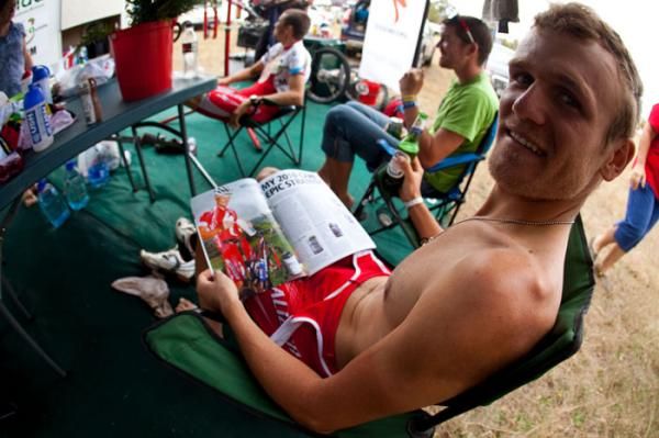 Burry Stander checks out his own Epic strtegy tips during stage six