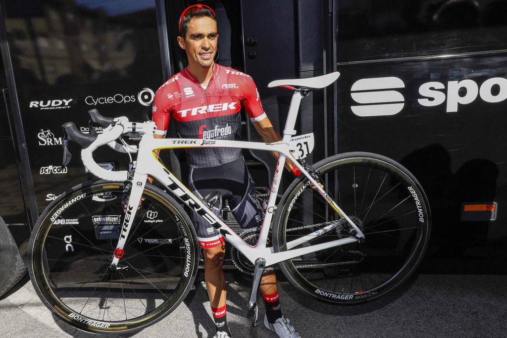 Alberto Contador shows off his custom Trek Emonda Project One