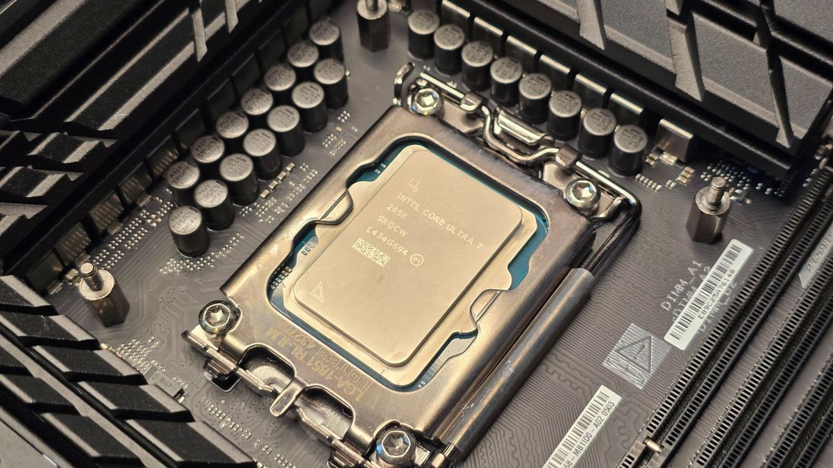 Procesador Intel Core Ultra 7 265 de 2.40GHz, 30MB Caché L3, 36MB Caché