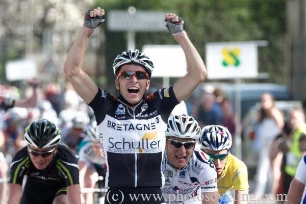 Laurent Pichon (Bretagne - Schuller) celebrates his win.
