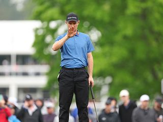 Justin Rose reading a putt using AimPoint