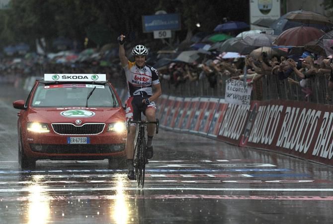 Adam Hansen (Lotto Belisol) wins the stage.