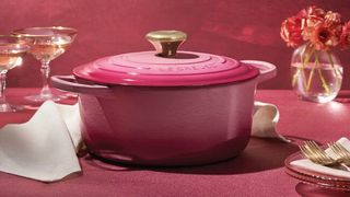 Le Creuset - Signature Round Dutch Oven berry