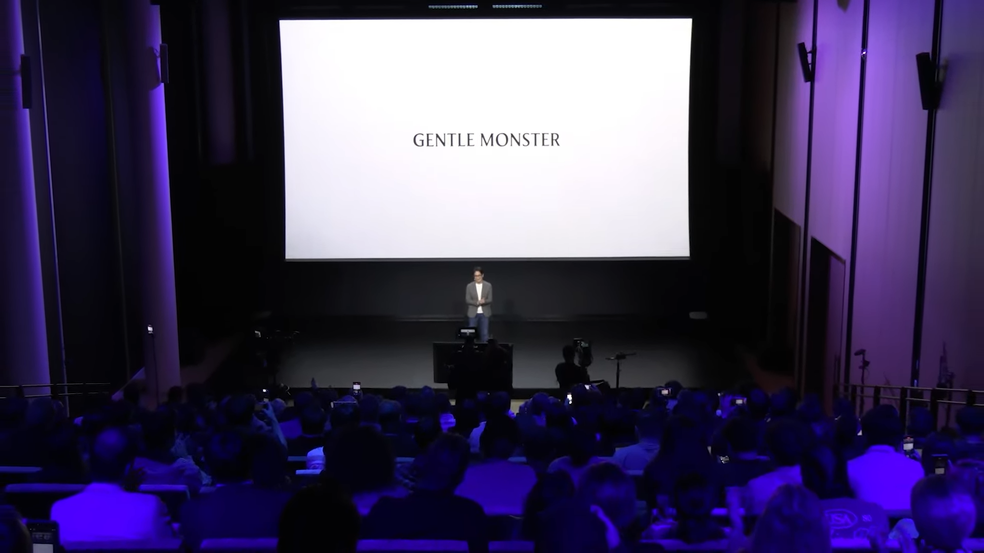 Glasses partner for Samsung AI glasses