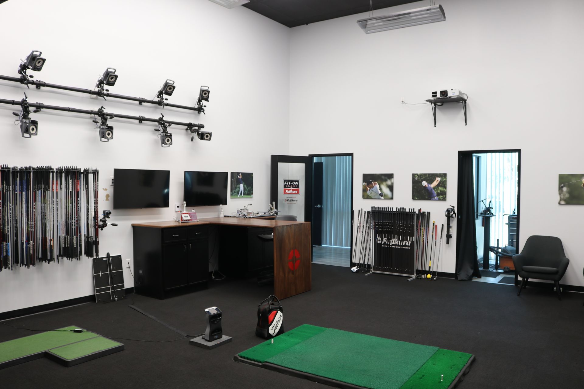 Fujikura Enso 3-D motion-capture camera system