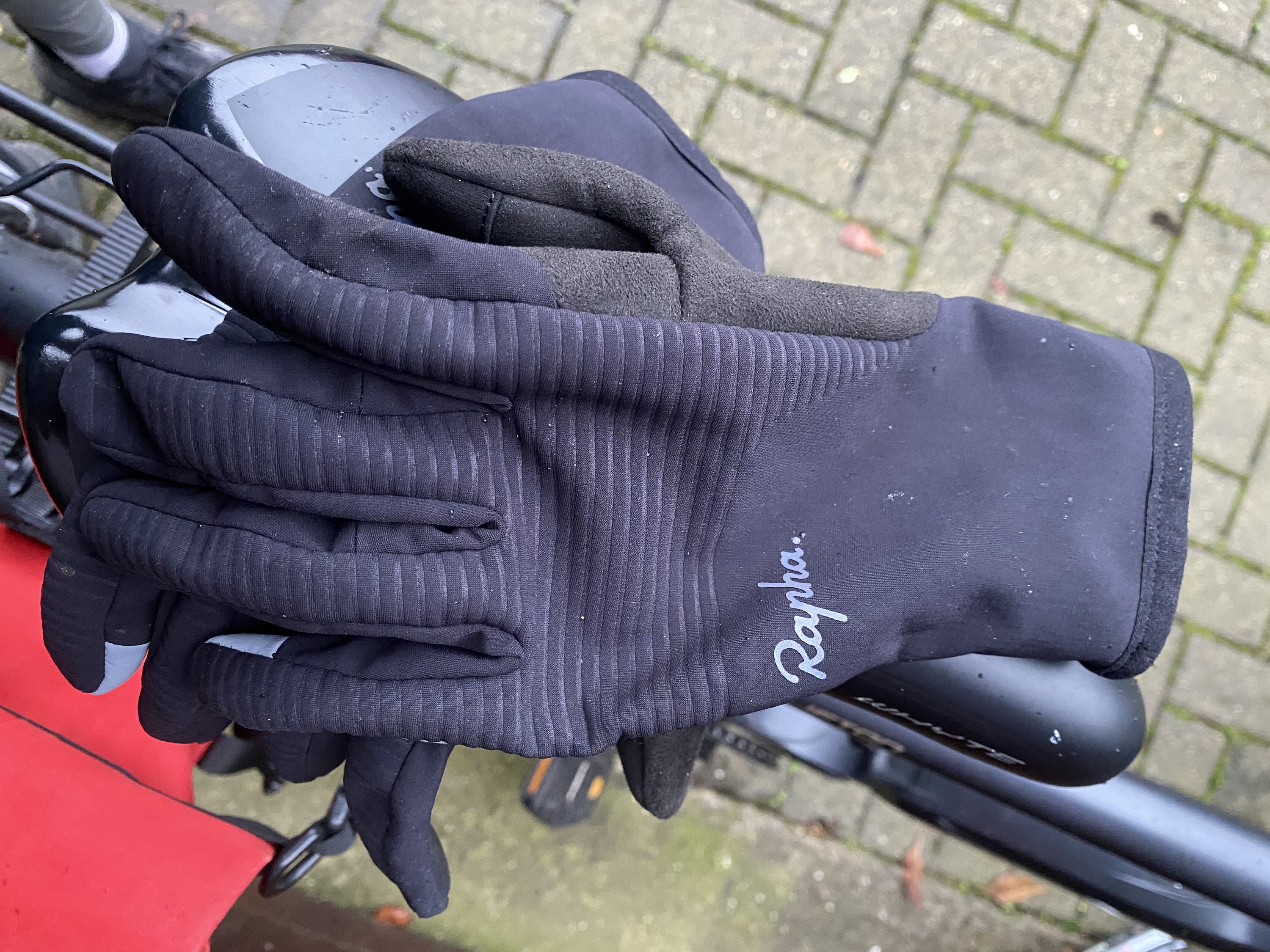 Ribbed exterior and logo